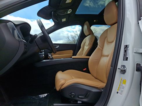 Used 2021 Volvo XC60 T5 Inscription w/ Advanced Package image 13