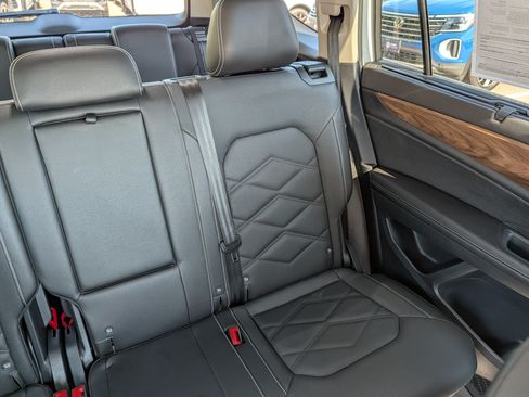 Certified 2025 Volkswagen Atlas SE AWD/4WD image 14