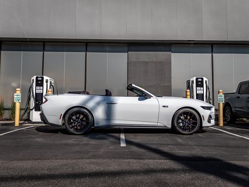 Certified 2025 Ford Mustang GT Premium RWD image 6