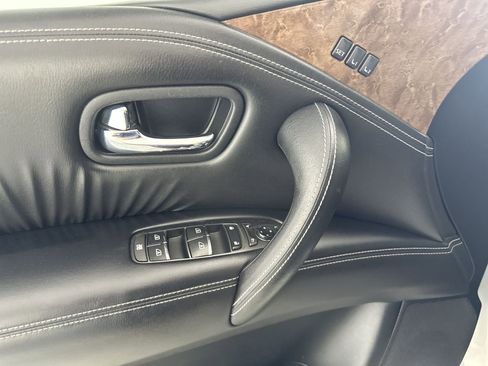 Used 2017 INFINITI QX80 4WD w/ Driver Assistance Package image 13