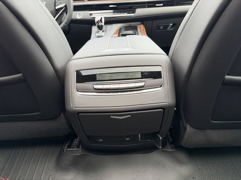 Used 2024 Cadillac Escalade Premium Luxury AWD/4WD image 30