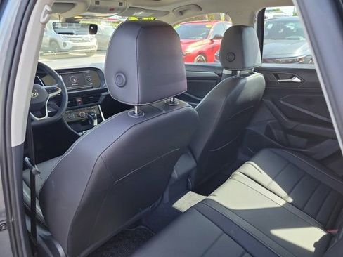 Used 2023 Volkswagen Jetta SE w/ Panoramic Sunroof Package FWD image 12