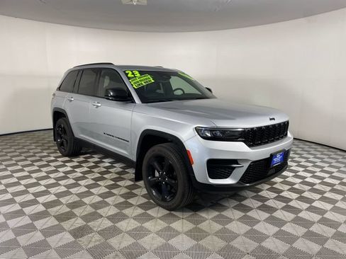 Used 2023 Jeep Grand Cherokee Altitude AWD/4WD image 24