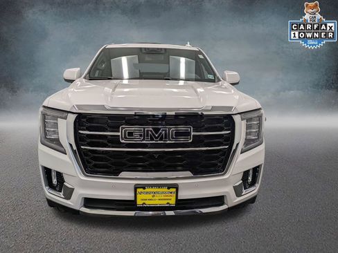 Used 2024 GMC Yukon SLT w/ SLT Premium Package AWD/4WD image 2