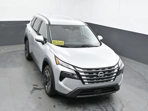 Used 2025 Nissan Rogue SV AWD/4WD image 39