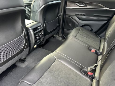 New 2026 Jeep Grand Cherokee Altitude image 11