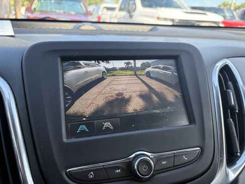 Certified 2018 Chevrolet Equinox LT FWD image 10