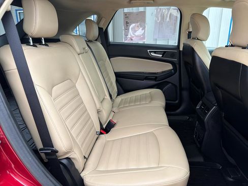 Used 2019 Ford Edge SEL w/ Equipment Group 201A image 18