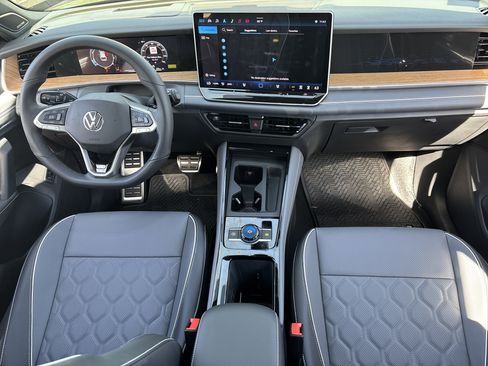 New 2026 Volkswagen Tiguan SEL R-Line image 12