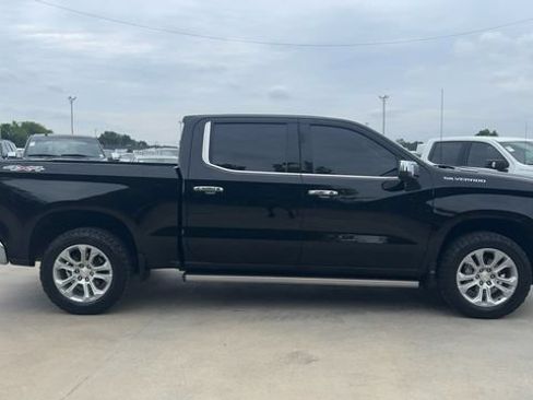 Used 2022 Chevrolet Silverado 1500 LTZ w/ Technology Package AWD/4WD image 2