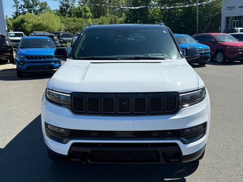 Used 2024 Jeep Grand Wagoneer L Series III w/ Rear Seat Video Group 1 AWD/4WD image 10