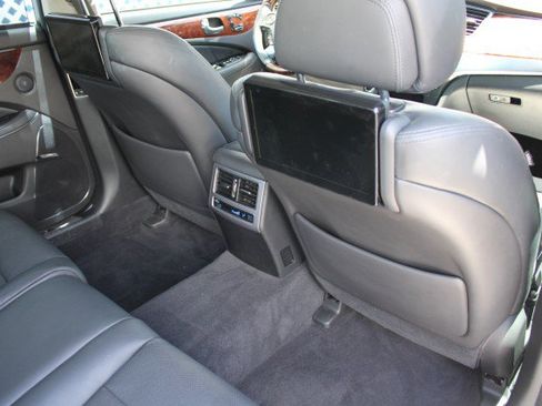 Used 2016 Hyundai Equus RWD image 12