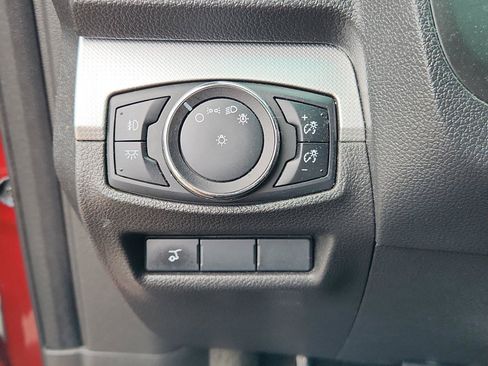 Used 2014 Ford Explorer XLT w/ Equipment Group 202A AWD/4WD image 17