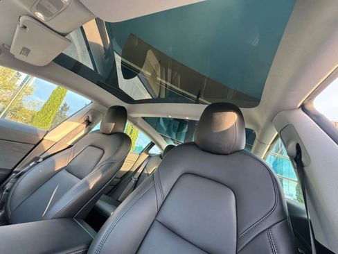 Used 2023 Tesla Model 3 Standard Range image 12