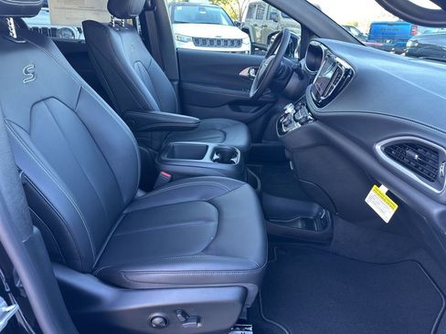 New 2026 Chrysler Pacifica Select image 53