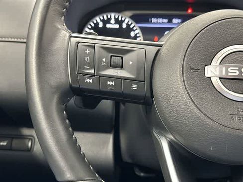 Used 2025 Nissan Pathfinder SV FWD image 17