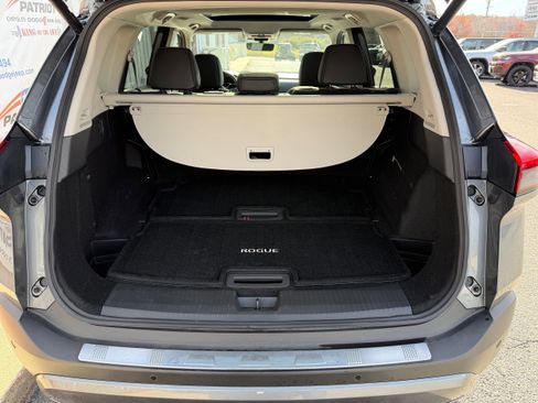 Used 2023 Nissan Rogue SL w/ SL Premium Package image 21
