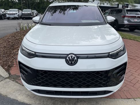 New 2026 Volkswagen Tiguan SEL R-Line AWD/4WD image 2