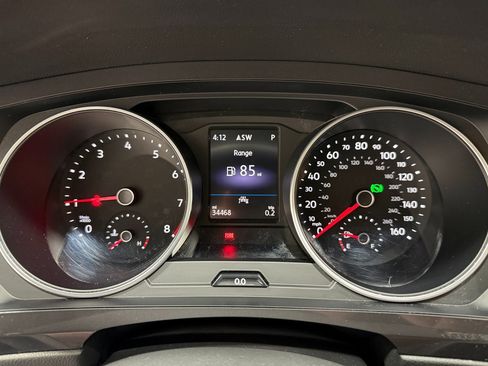 Used 2021 Volkswagen Tiguan SE image 19