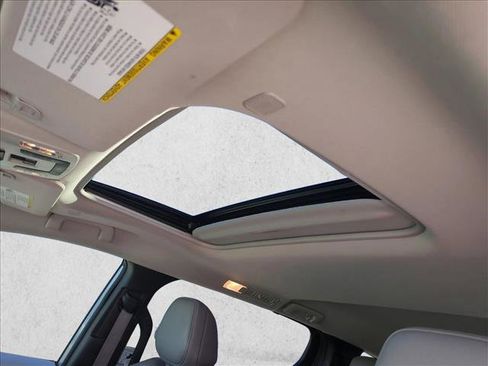 Used 2025 Toyota Sienna XLE FWD image 15
