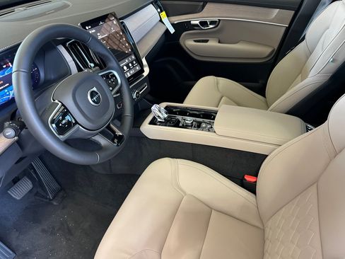 New 2026 Volvo XC90 T8 Plus AWD/4WD image 7