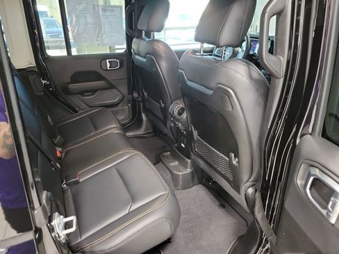 Used 2024 Jeep Wrangler Sahara image 11