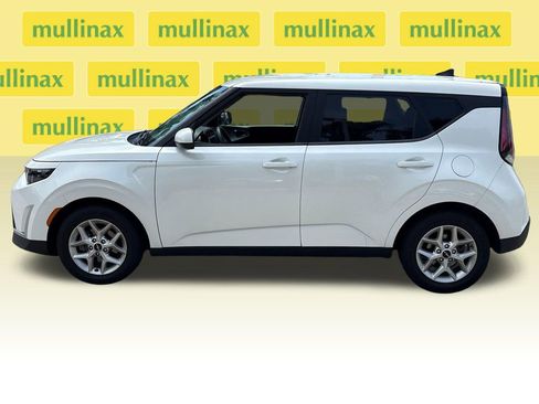 Used 2023 Kia Soul LX w/ Option Group 015 FWD image 10