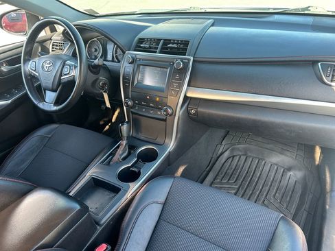 Used 2015 Toyota Camry image 31