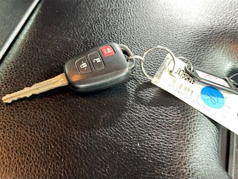 Used 2018 Toyota Tundra SR5 image 28