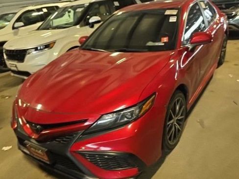 Used 2021 Toyota Camry SE FWD image 1