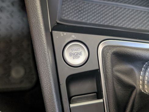 Used 2025 Volkswagen Jetta SE w/ Sunroof Package FWD image 33