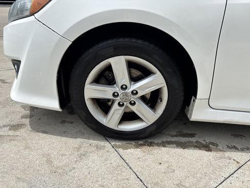 Used 2012 Toyota Camry SE FWD image 13