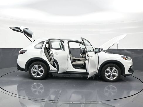 Used 2023 Honda HR-V LX image 29