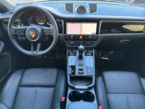 Certified 2025 Porsche Macan AWD/4WD image 6