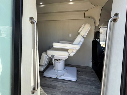 Used 2020 Ford Transit 350 148 High Roof Extended RWD image 18