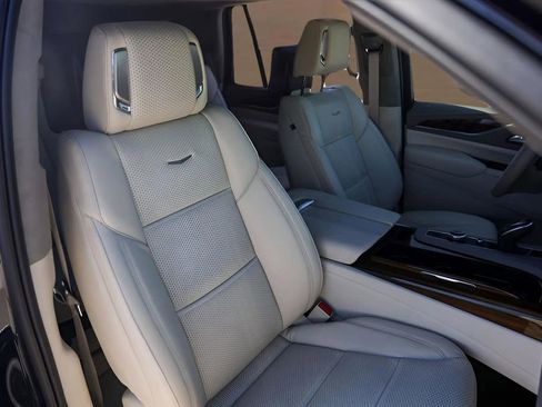 Certified 2024 Cadillac Escalade Premium Luxury Platinum w/ Heavy-Duty Trailer Package image 33