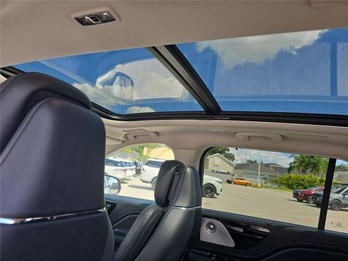 Used 2025 Lincoln Aviator Reserve w/ Equipment Group 201A image 31