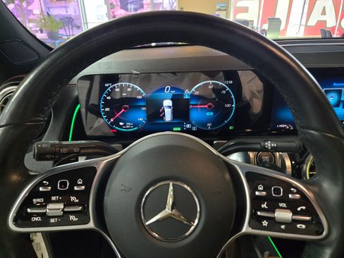 Used 2023 Mercedes-Benz EQB 350 4MATIC SUV image 39