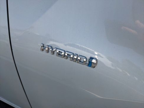 Used 2022 Toyota Prius XLE image 13