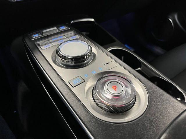 Used 2025 Genesis GV70 2.5T AWD/4WD image 26