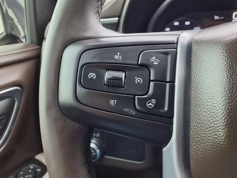 Used 2023 GMC Yukon SLT w/ SLT Premium Package AWD/4WD image 16