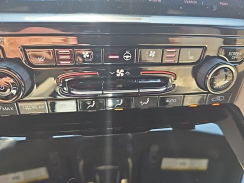 Certified 2025 Jeep Grand Cherokee Limited w/ Luxury Tech Group II AWD/4WD image 38