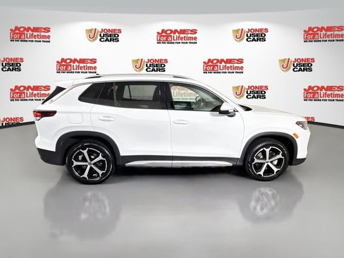 Used 2025 Volkswagen Tiguan SE AWD/4WD image 16