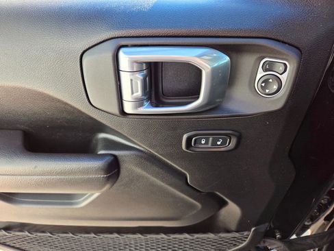 Used 2022 Jeep Gladiator Rubicon w/ Cold Weather Group image 16