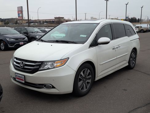 Used 2017 Honda Odyssey Touring image 3