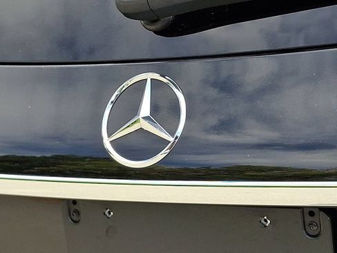 Used 2020 Mercedes-Benz GLC 300 w/ Premium Package image 31