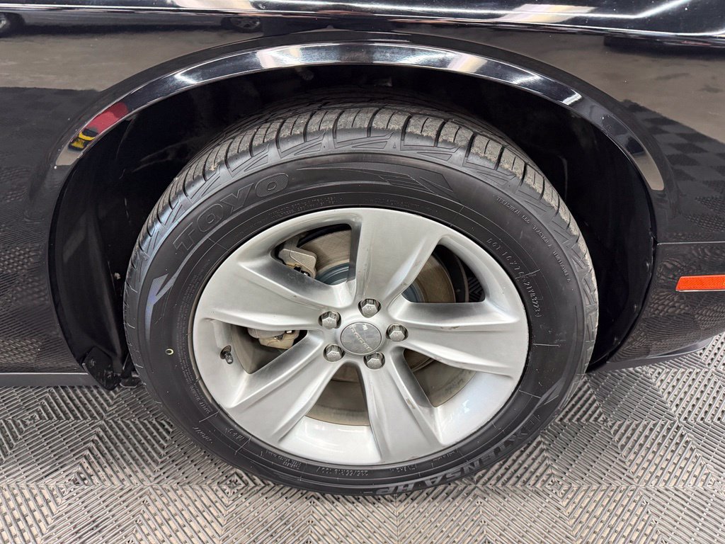 Used 2016 Dodge Challenger SXT RWD image 18