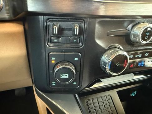 Used 2024 Ford F250 Lariat w/ Lariat Ultimate Package AWD/4WD image 23