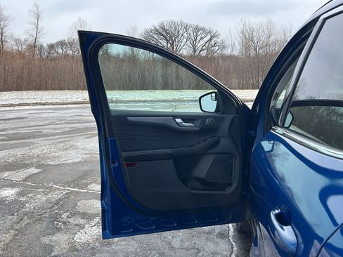 Used 2022 Ford Escape Titanium w/ Class II Trailer Tow Package image 10