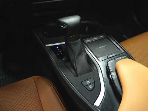 Used 2022 Lexus UX 250h w/ Premium Package AWD/4WD image 21